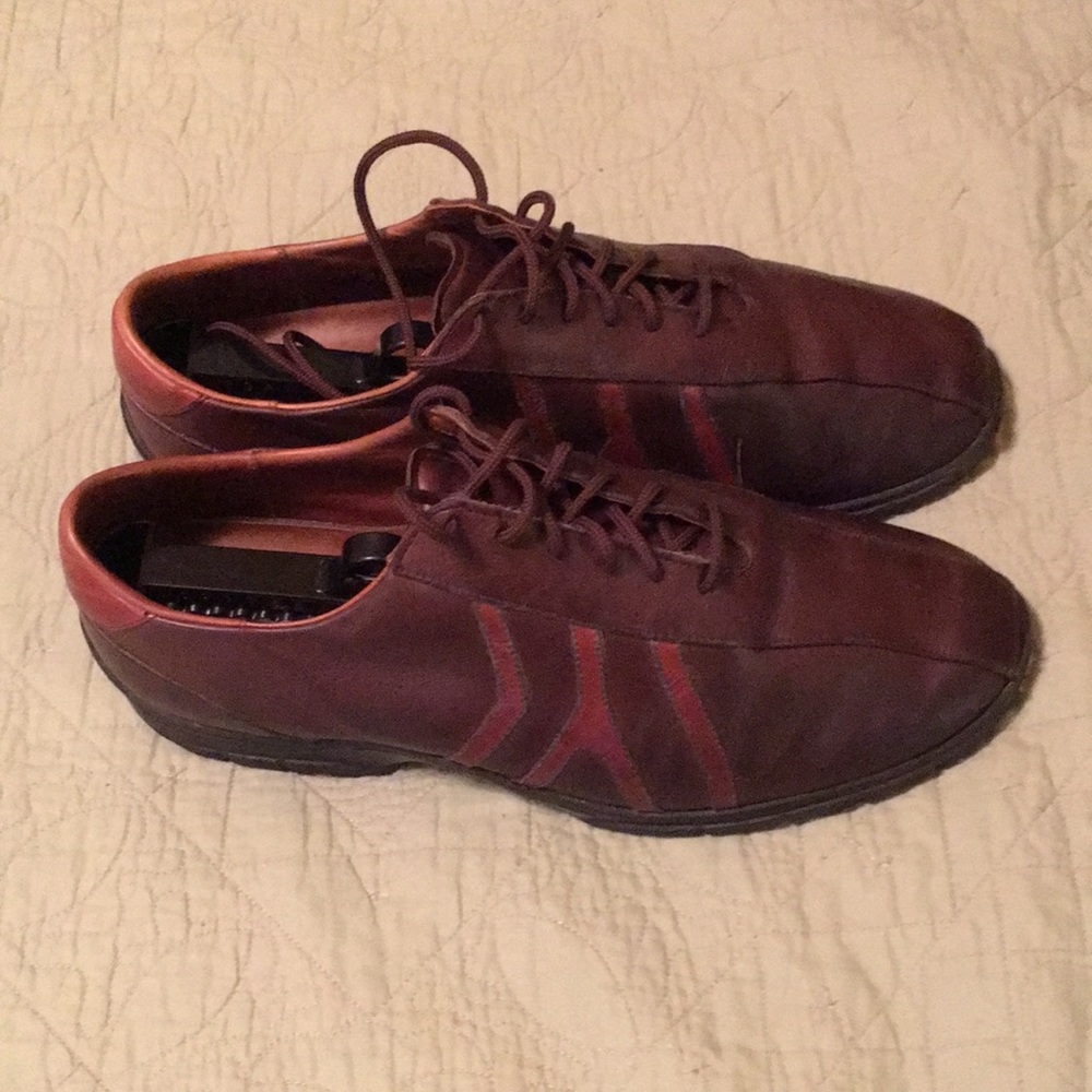 25 % ALL Allen Edmonds Traveler 11 1/2 D (medium width). Brown lace-ups!